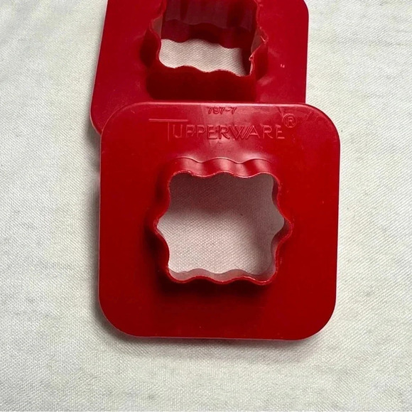Tupperware Canape Cutter Red Plastic Set of 2 Cookie Garnish Appetizers - Picture 5 of 5